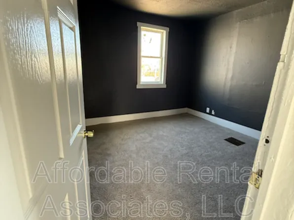 1643 S 1st St, Milwaukee, WI 53204