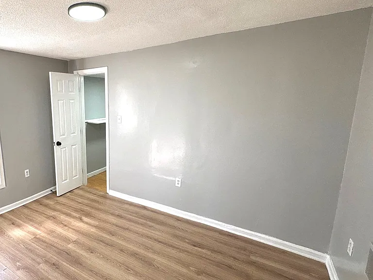 329 N College St — Photo 2