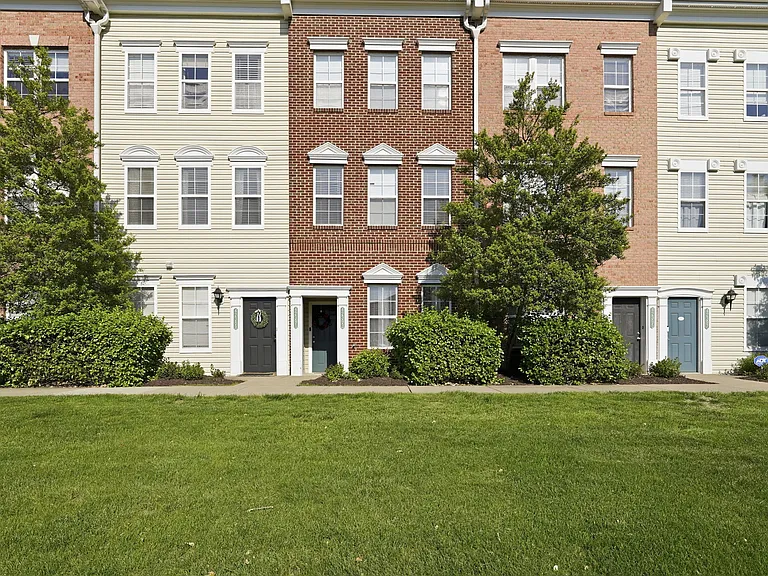 42393 Goldenseal Sq — Photo 1