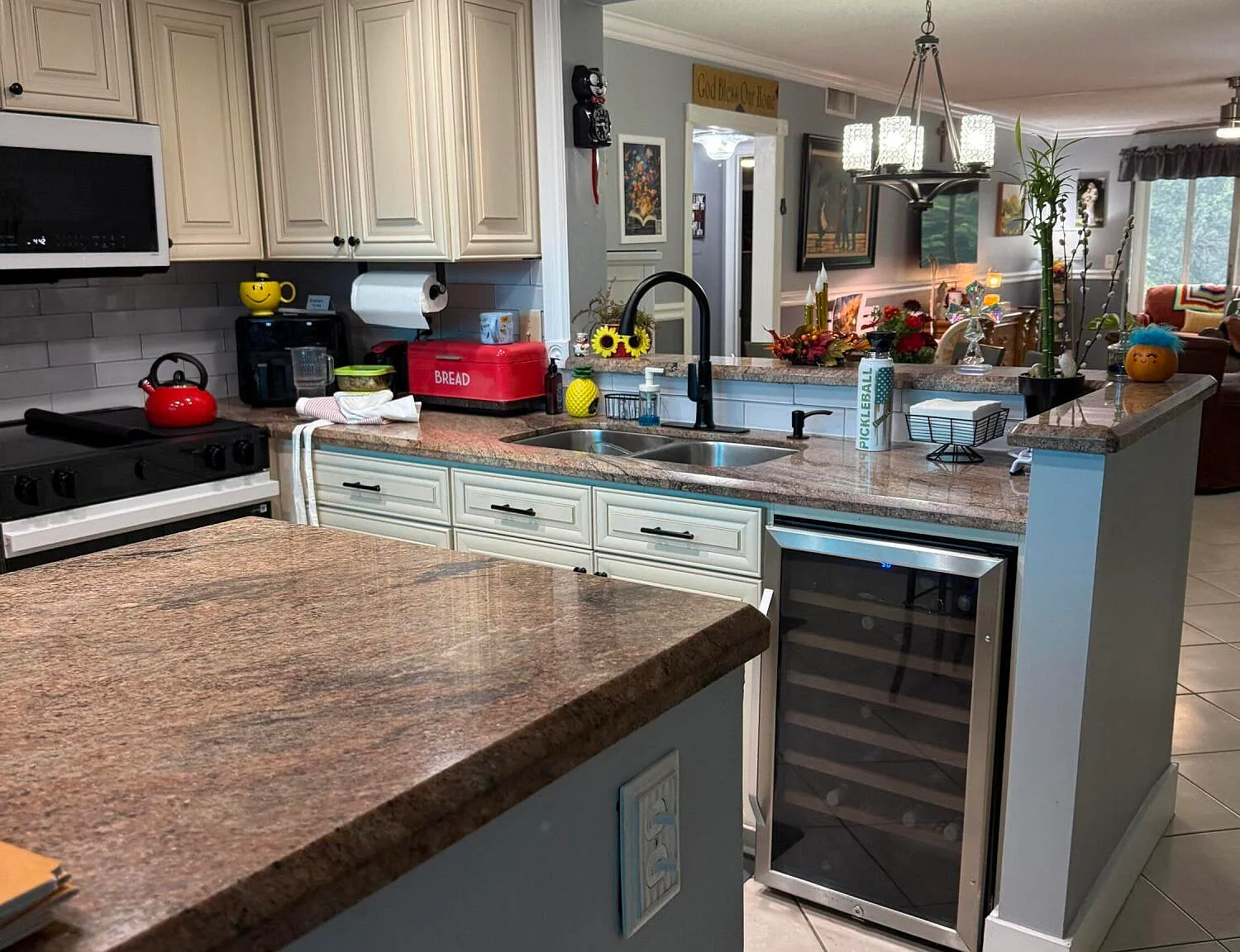 2901 Victoria Circle — Photo 4