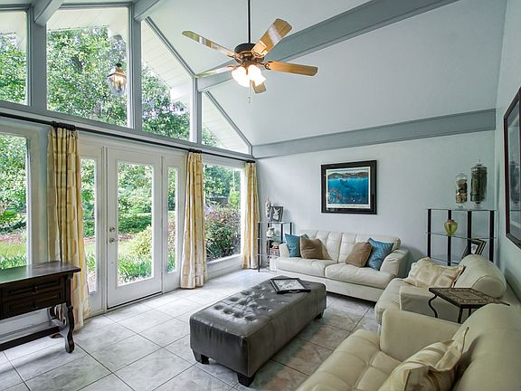 3rd image of 22 Karen Dr
