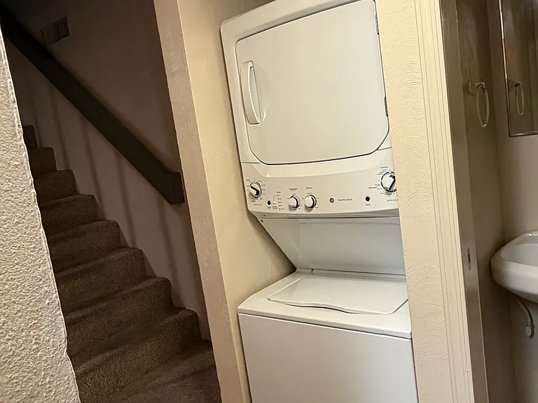 911 N Euclid Ave #207 — Photo 15