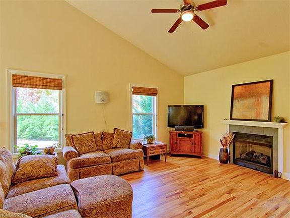4th image of 558 Grand Oaks Dr