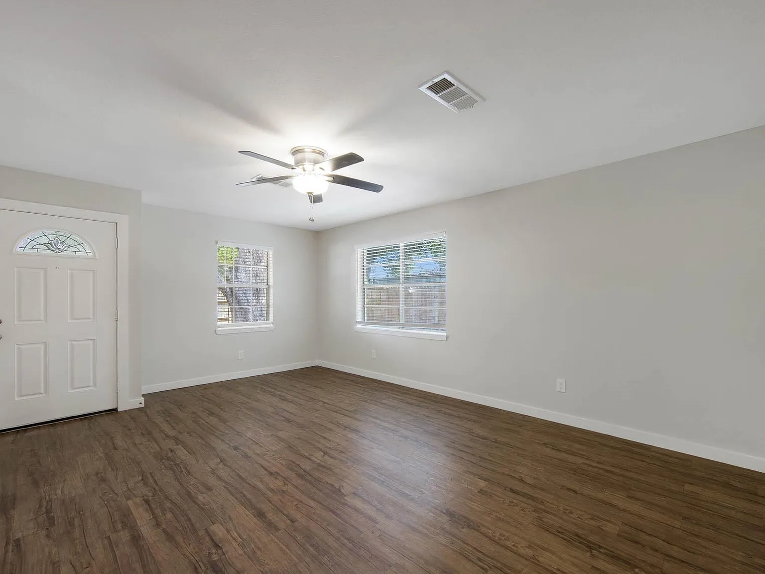 1822 Pine Village Dr — Photo 2