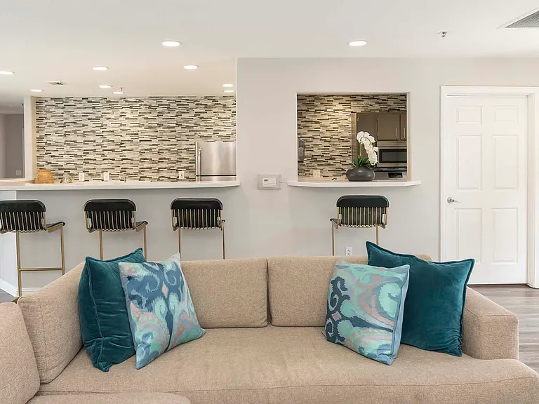 Bella Vista Apartments — Photo 10