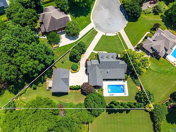 2nd image of 144 Victoria Dr