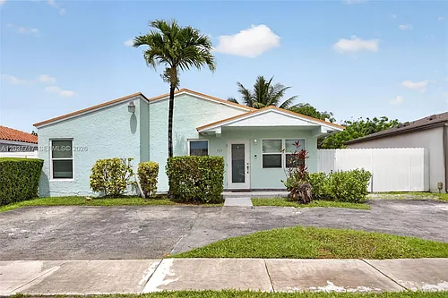 313 NW 132nd Pl Photo 1