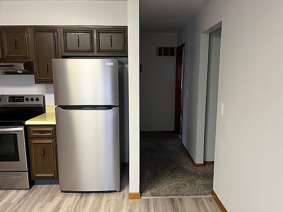 4th image of 9 Mansfield Ave #B