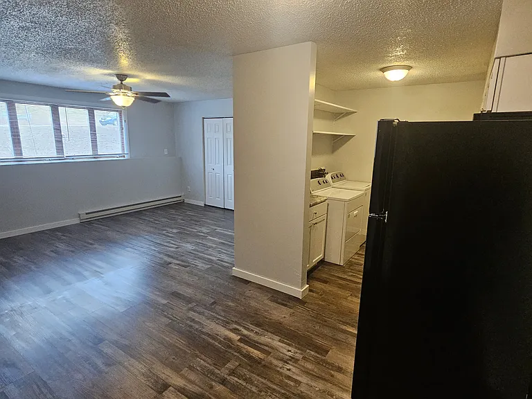 1160 Oakview Dr #6 — Photo 2