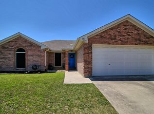 553 Cambridge Dr, Saginaw, TX 76179