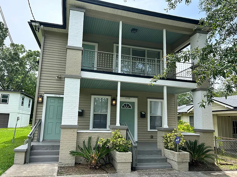 1070 Day Ave — Photo 1