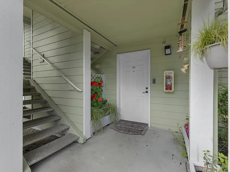 975 Aberdeen Ave NE #D105 — Photo 15
