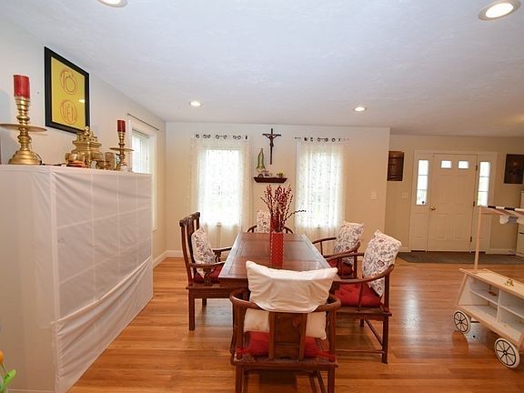 5th image of 9 Truman Dr
