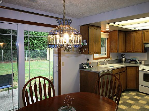 5th image of 707 NE 152nd Ave