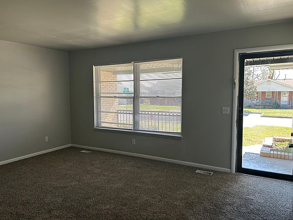 5th image of 801 SW 51st St