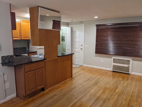 35 Park Avenue Ct APT 2, West Springfield, MA 01089
