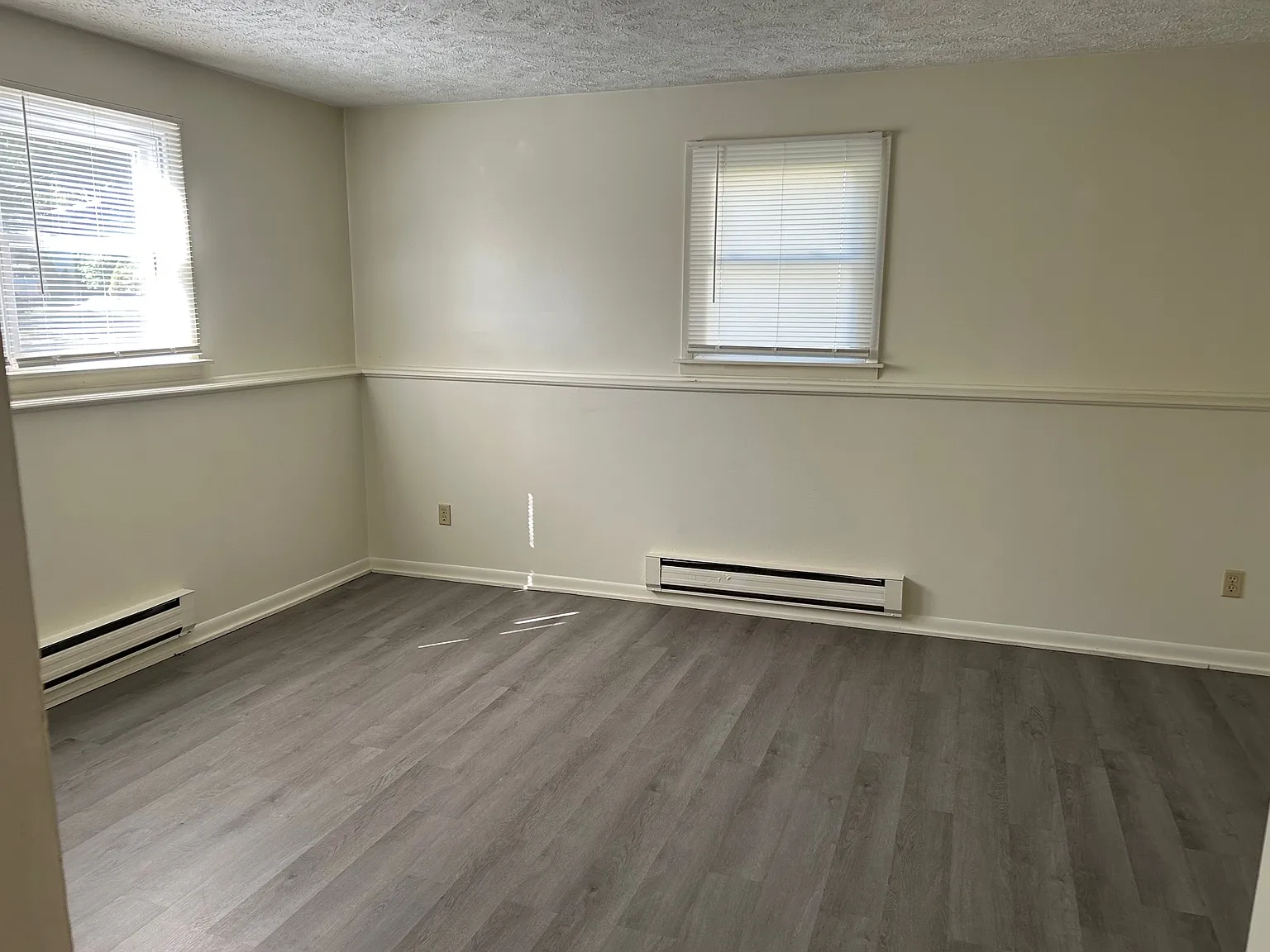 2 bed, 1000 sqft, $1,050 — Photo 3