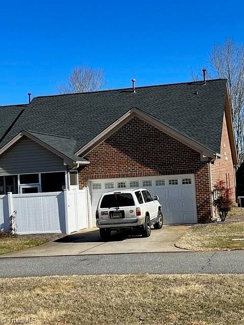 2nd image of 5824 Landon Dr