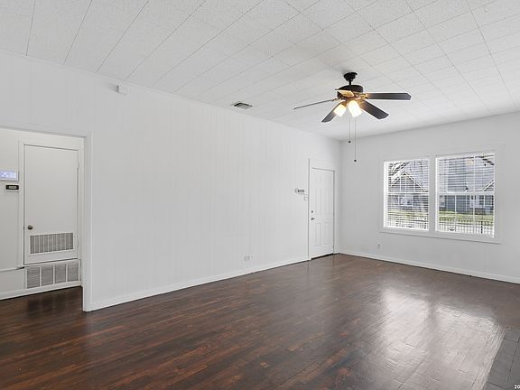 4th image of 427 Vanderbilt
