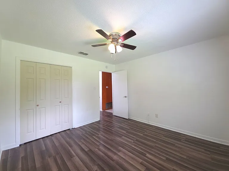 501 E Reagan St — Photo 26