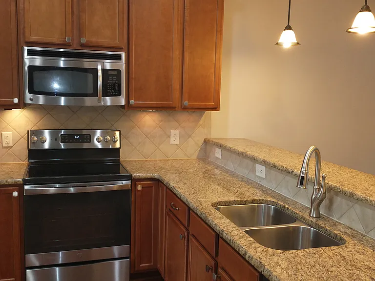 1022 Christopher Dr — Photo 2