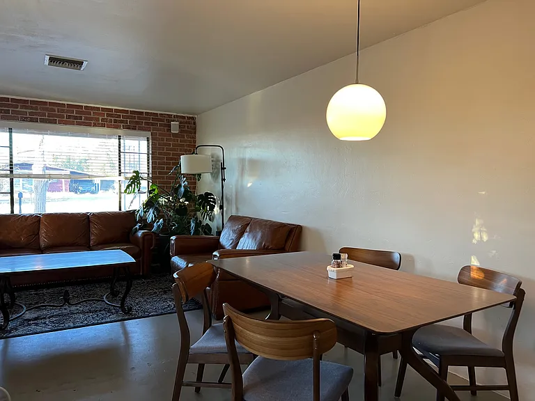 848 E Linden St — Photo 2