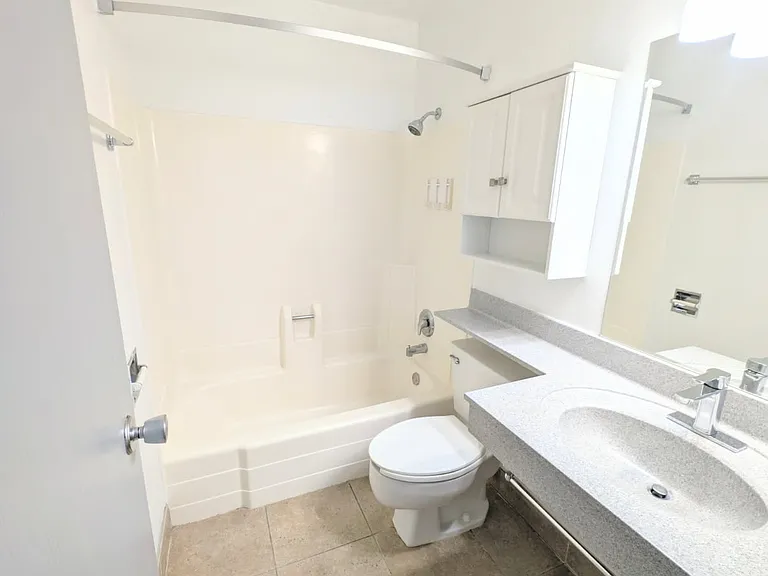 Oxbow Apartments — Photo 22