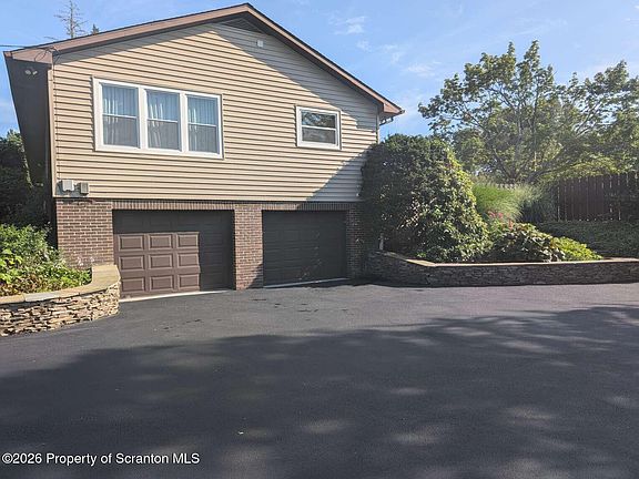 3rd image of 717 N Abington Rd