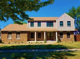 1126 Warwick Cir S, Hoffman Estates, IL 60169