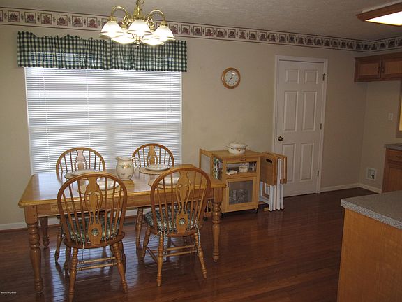 5th image of 3232 Bluegrass Dr
