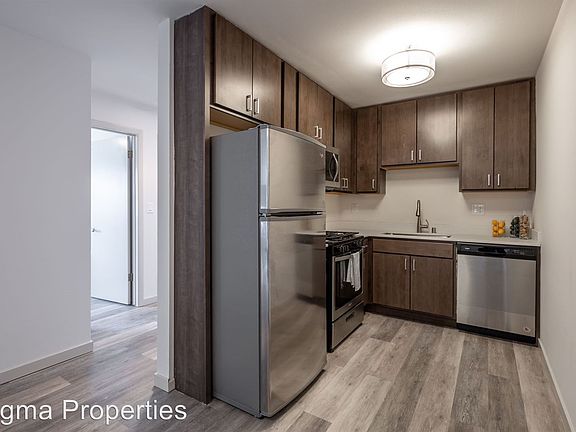 3rd image of 2867 S Kinnickinnic Ave APT 112