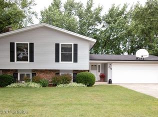 218 Wellington Dr, Crystal Lake, IL 60014