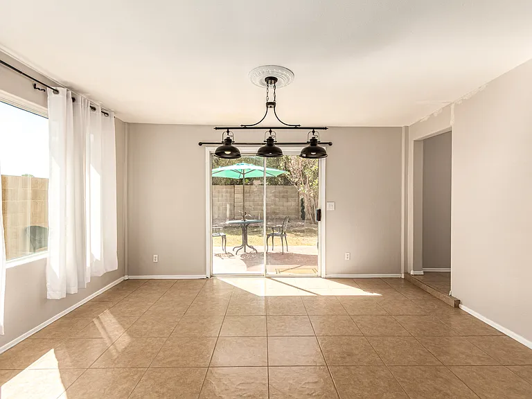 3223 E Poinsettia Dr — Photo 10