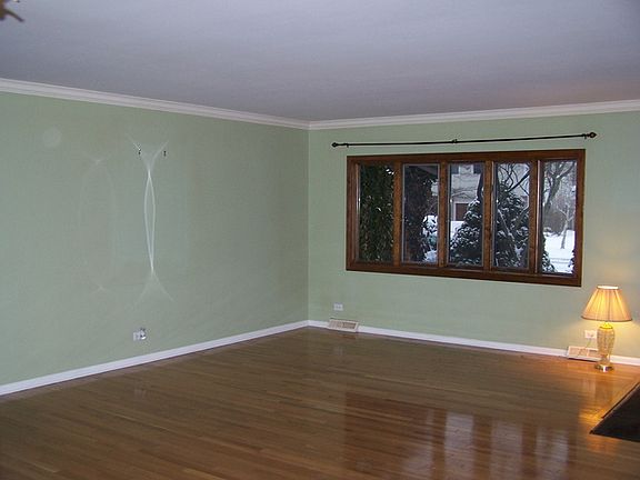 3rd image of 296 Leahy Cir S