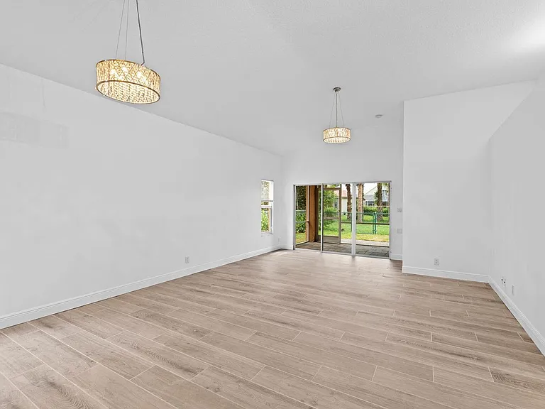 5122 Elpine Way — Photo 4