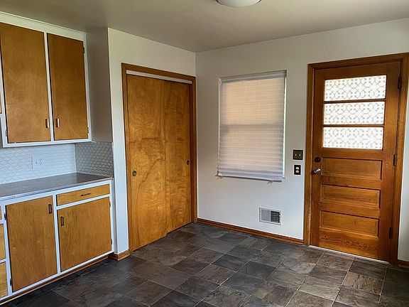 Kitchen dinette area