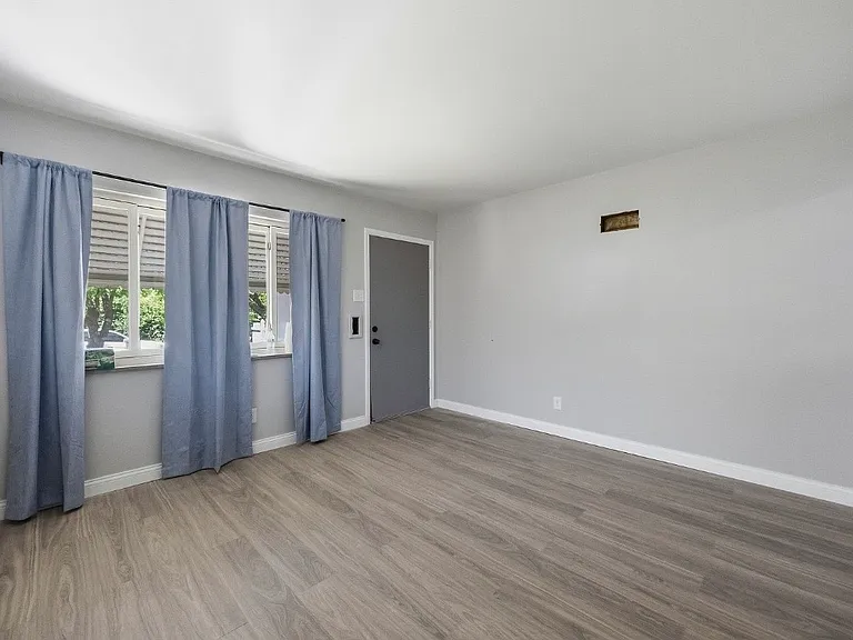 4826 Pennsylvania Ave #4826 — Photo 2