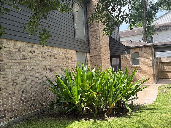 5th image of 3518 Creekbriar Dr