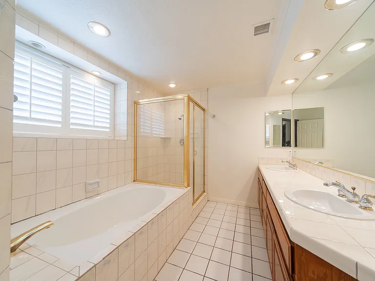 218 E Newman Ave — Photo 19