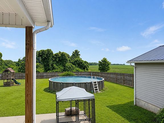 4th image of 383 Strawberry Dr