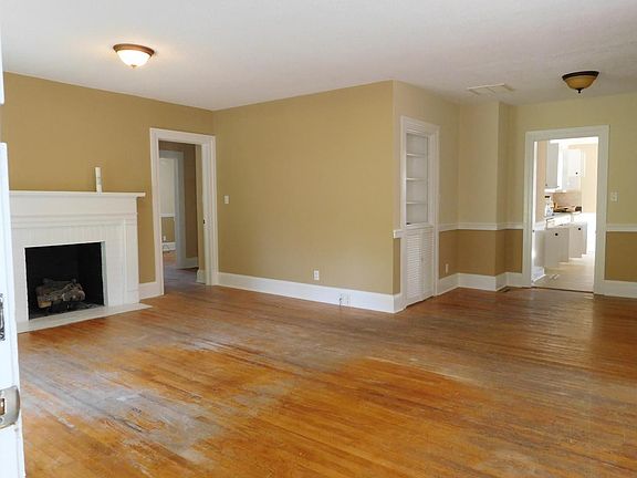 3rd image of 1002 N Overlook Dr