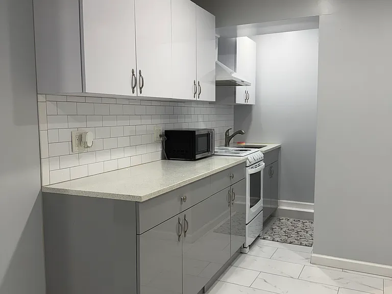 Bonnie Dr — Photo 2