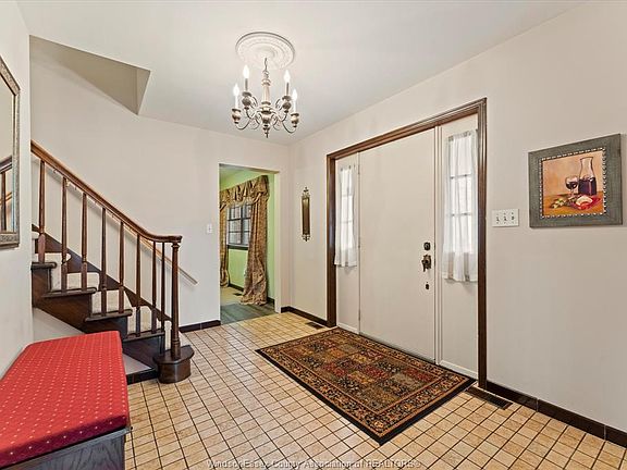 4th image of 2639 Bernard Rd