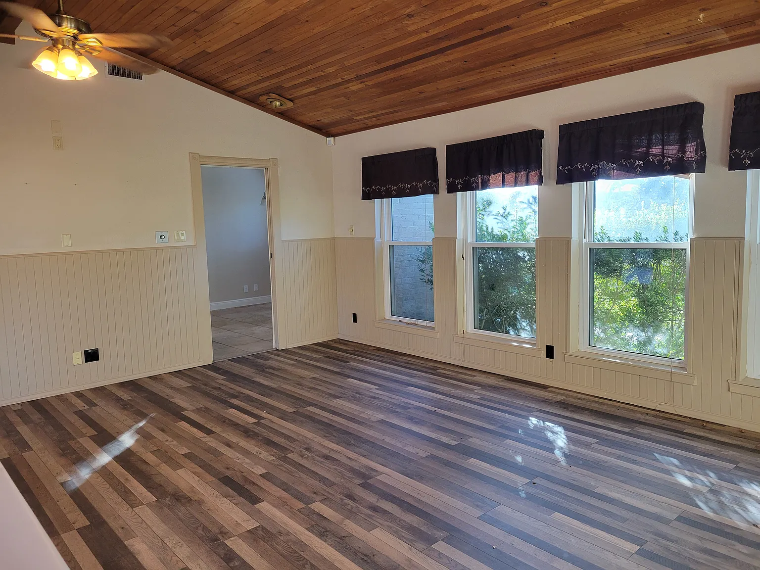 4 bed, 3.5 bath, 3800 sqft, $4,999 — Photo 3