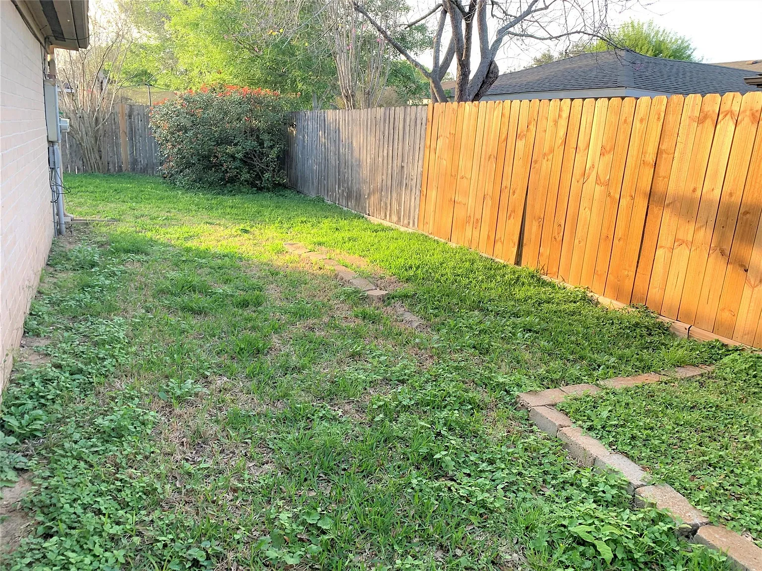 4 bed, 2.0 bath, 1823 sqft, $2,150 — Photo 3
