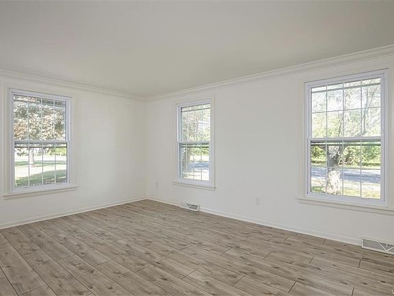 3rd image of 1 Thomas Jefferson Ln