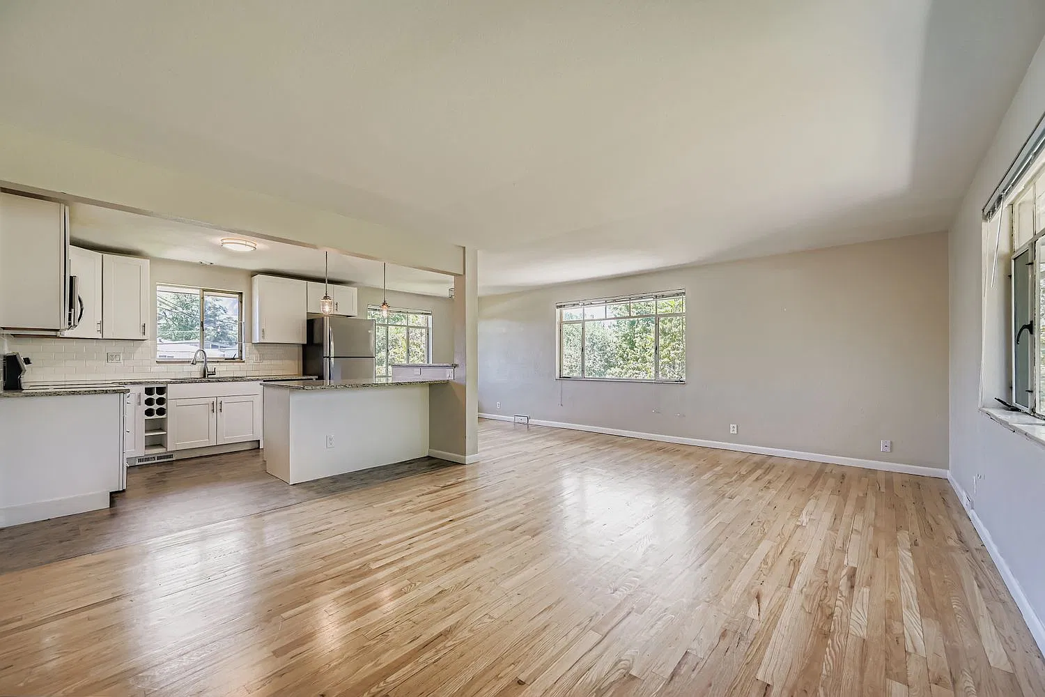 7 bed, 2250 sqft, $10,675 — Photo 4