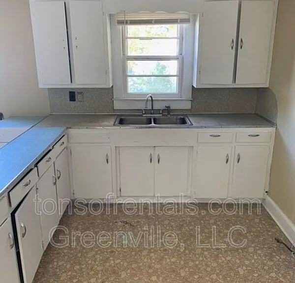 205 Curry St — Photo 6