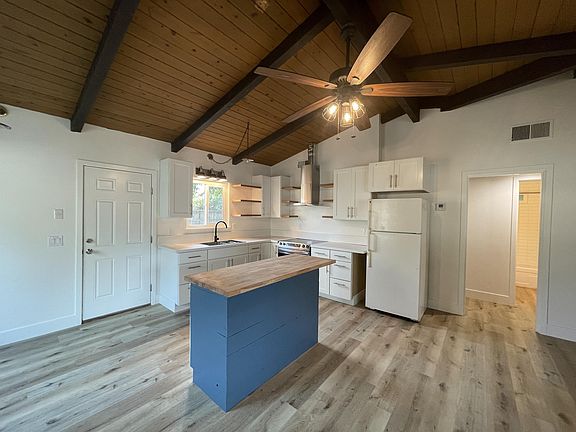 4th image of 2391 Campbell St #C