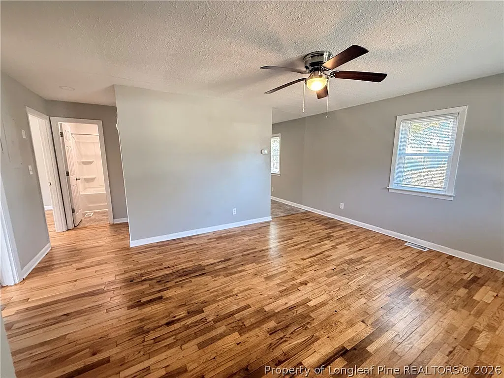 2 bed, 1.0 bath, 900 sqft, $985 — Photo 2